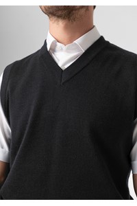Ontario V-Neck Vest - black
