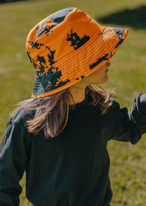 Kids Camo Bucket Hat - high vis orange kauri print / black