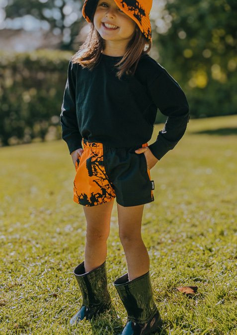 Kids Camo Harlequin Short - high vis orange kauri print / black